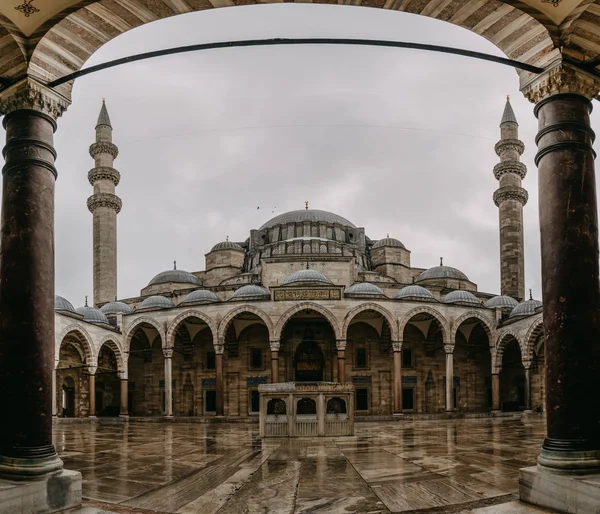 Suleymaniye mecset, Isztambul, Törökország-esős napon — Stock Fotó