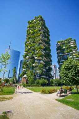 Milano, İtalya - 16 Haziran 2019: Bosco Verticale (Dikey Orman) Milano şehrinde Porta Nuova bölgesinde bulunan, İtalya
