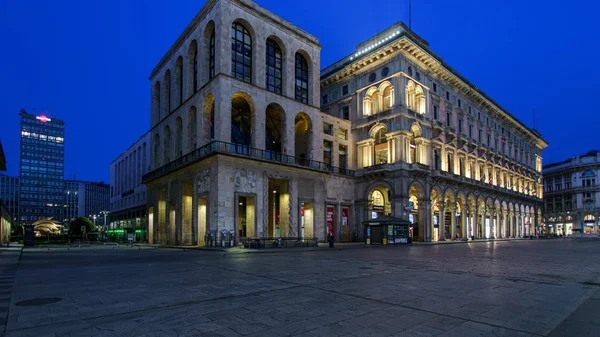 Mailand, Italien - 17. Juni 2019: leerer Piazza del Duomo am frühen Morgen in Mailand, Italien — Stockfoto