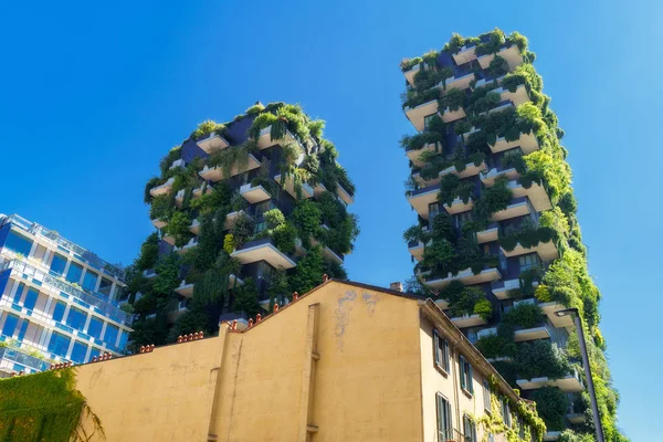 Bosco Verticale (Dikey Orman) Milano şehrinde, İtalya — Stok fotoğraf