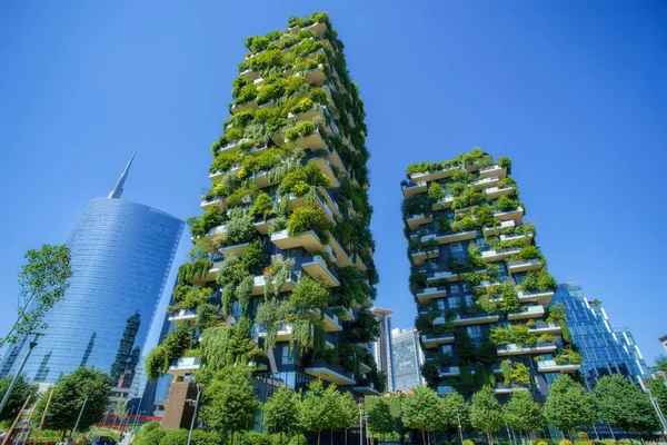 Bosco Verticale a Milano città, Italia — Foto Stock Bosco Verticale a Milano città, Italia — Foto Stock