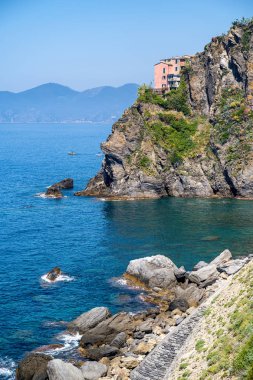 Cinque Terre 'de Manarola kasabası, yaz aylarında Italya