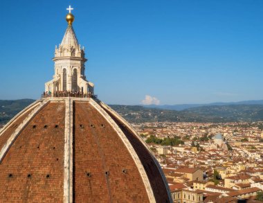 Floransa şehir silueti, İtalya. Santa Maria del Fiore Katedrali'nden (Çiçekli AzizMeryem Bazilikası) gün içinde havadan şehir manzarası