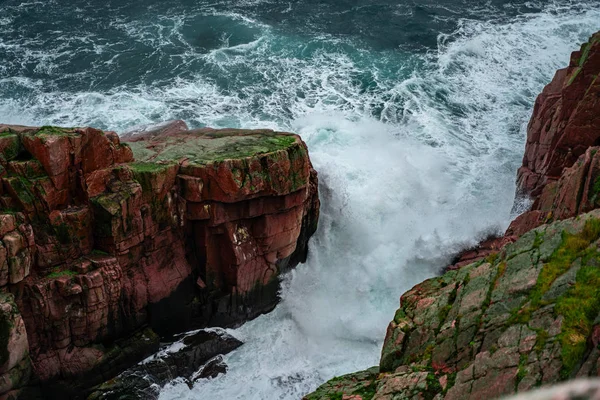 Barents Denizi 'nde fırtınalı dalgalar, Kuzey Buz Denizi. Kola Yarımadası, Rusya 'nın Murmansk bölgesi — Stok fotoğraf