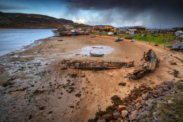 Villaggio Teriberka nella penisola di Kola in autunno. Regione di Murmansk nella Russia settentrionale — Foto Stock