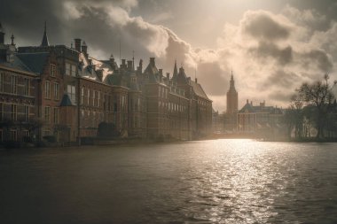 Lahey (Den Haag), Hollanda 'nın eski kenti.)