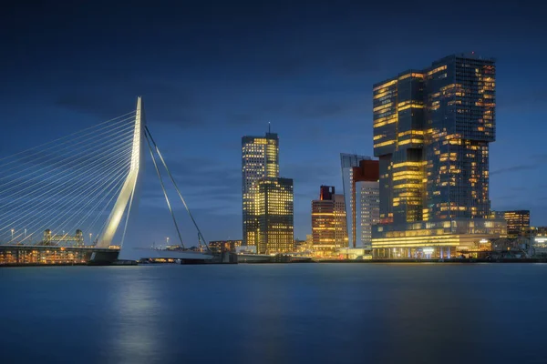Rotterdamse Skyline Stadsgezicht Nederland Nachts Uitzicht Het Centrum Erasmusbrug — Stockfoto