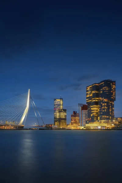 Rotterdamse Skyline Stadsgezicht Nederland Nachts Uitzicht Het Centrum Erasmusbrug — Stockfoto