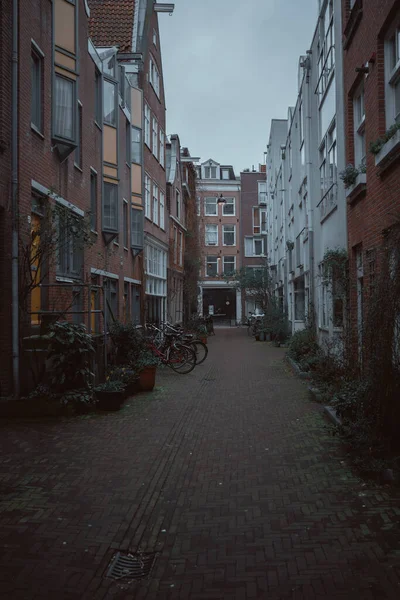 Amsterdam Netherlands March 2020 Empty Narrow Street Residential Houses Amsterdam — Stock Photo, Image