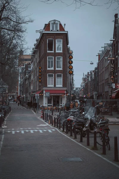 Amszterdam Hollandia Március 2020 Emberek Sétálnak Utcán Amszterdam Belvárosában Óváros — Stock Fotó