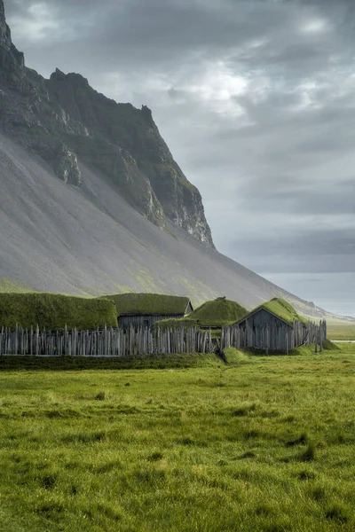 Vestrahorn Dağı Yakınlarındaki Viking Köyü Doğu Zlanda Nın Stokksnes Kıyısı — Stok fotoğraf