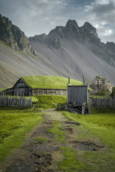 Viking Village Κοντά Στο Βουνό Vestrahorn Στην Ακτή Stokksnes Της — Φωτογραφία Αρχείου