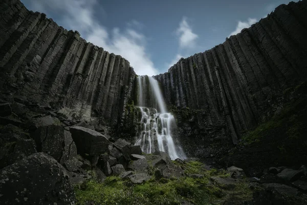 Doğu Zlanda Bazalt Sütunlu Studlafoss Şelalesi — Stok fotoğraf