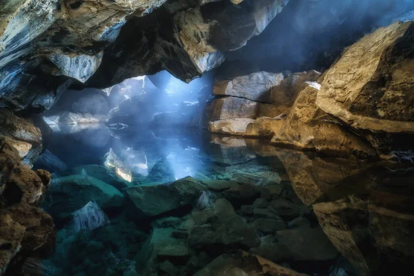 Jaskinia Grjotagja Niedaleko Jeziora Myvatn Północno Wschodniej Islandii — Zdjęcie stockowe