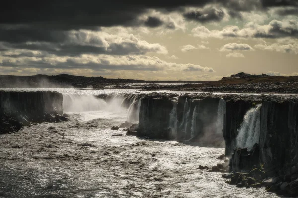 アイスランド北東部のセルフ滝 晴れた日の美しい自然アイスランドの風景 — ストック写真