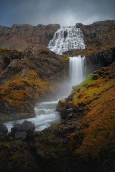 アイスランド北部のウェストフィヨルド地域のDynjandiまたはFjallfoss滝 美しい自然アイスランドの風景 — ストック写真