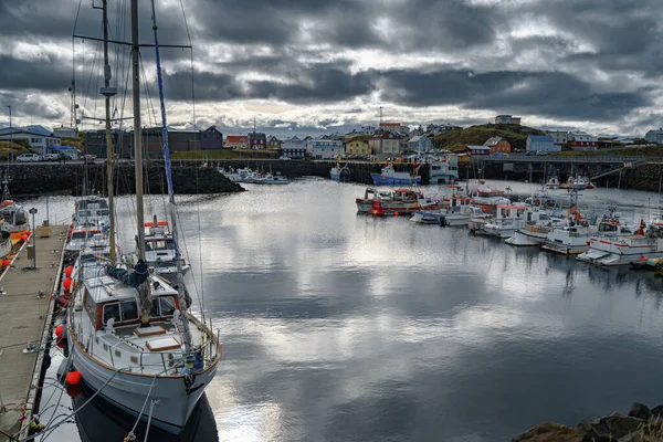 都市の港の景色 ステッキショルムールの町 西アイスランド スネフェルスネス半島 — ストック写真