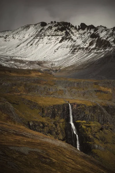 Västra Island Naturlandskap Snö Berg Och Vattenfall Snaefellsnes Halvön — Stockfoto