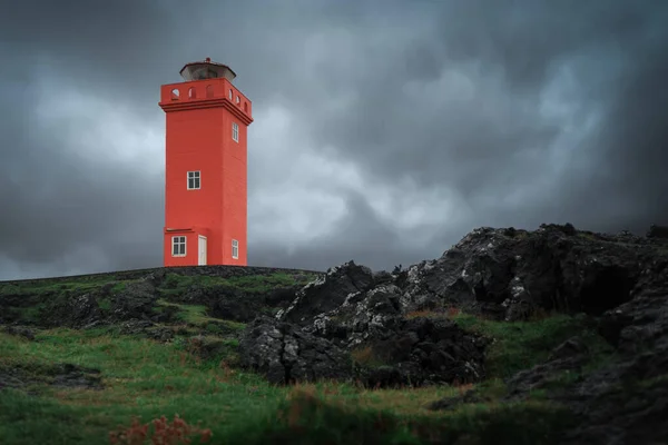 Farol Vermelho Svortuloft Penhasco Perto Oceano Islândia Ocidental Península Snaefellsnes — Fotografia de Stock