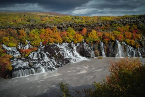 Isländische Naturlandschaft Wasserfall Hraunfossar Reihe Von Wasserfällen Westisland Langzeitbelichtung — Stockfoto