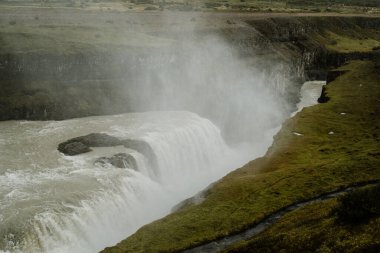 Gullfoss Şelalesi Güney İzlanda 'da. Güzel doğa manzarası