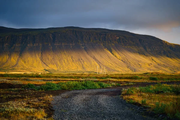 아이슬란드의 아름다운 산길과 — 스톡 사진
