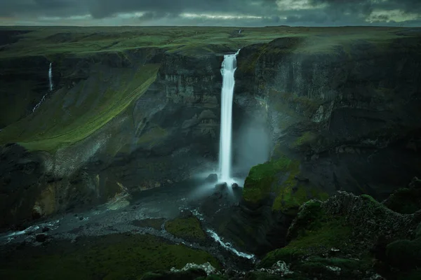 Cascada Haifoss Sur Islandia Atardecer Hermosa Naturaleza Dramático Paisaje Malhumorado — Foto de Stock