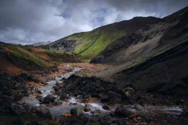 Fjallabak 'taki Landmannalaugar doğal rezervi, Güney İzlanda. Güzel doğa manzarası