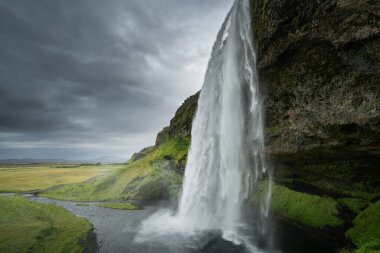 Güney İzlanda 'da Seljalandsfoss şelalesi. Güzel doğa manzarası
