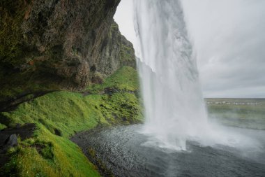 Güney İzlanda 'da Seljalandsfoss şelalesi. Güzel doğa manzarası