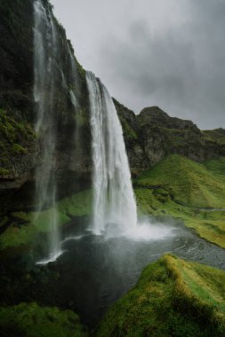 Güney İzlanda 'da Seljalandsfoss şelalesi. Güzel doğa manzarası