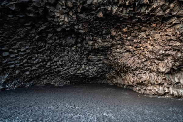 Jaskinia Halsanefshellir Reynisfjara Czarny Piaszczysta Plaża Krajobraz Południowej Islandii Pobliżu — Zdjęcie stockowe