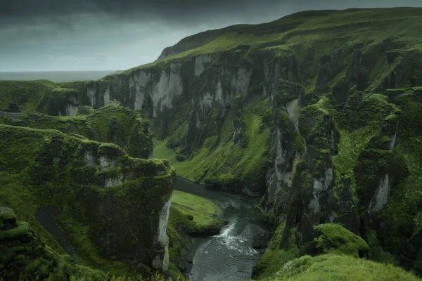 Kanion Krajobraz Doliny Fjadrargljufur Południowej Islandii Znany Kierunek Turystyczny — Zdjęcie stockowe