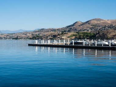 Chelan-Stehekin feribot iskelesinden Chelan Gölü manzarası - Washington Eyaleti, ABD