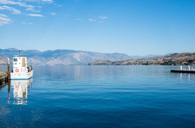 Chelan-Stehekin feribot iskelesinden Chelan Gölü manzarası - Washington Eyaleti, ABD