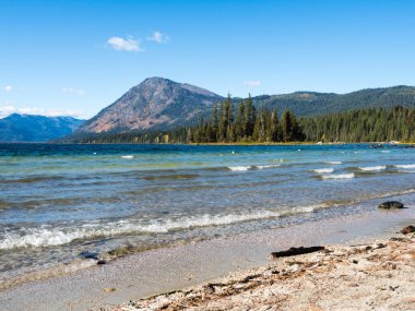 Wenatchee Gölü 'nde güneşli bir gün - Washington Eyaleti, ABD