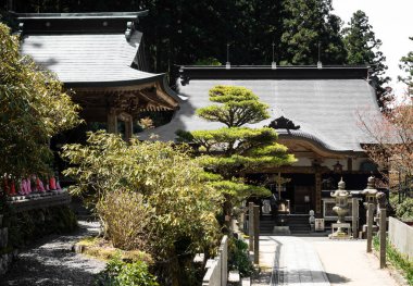 Saijo, Ehime Bölgesi, Japonya - 12 Nisan 2018: Shikoku hac yolculuğunun 60 numaralı tapınağı Yokomineji 'de
