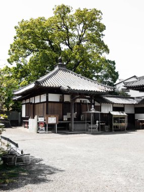 Saijo, Ehime Bölgesi, Japonya - 12 Nisan 2018: Shikoku hac yolculuğunun 63 numaralı tapınağı olan Kichijoji 'de