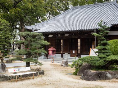 Mitoyo, Kagawa Bölgesi, Japonya - 13 Nisan 2018: Shikoku hac yolculuğunun 70 numaralı tapınağı Motoyamaji 'de