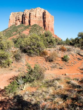 Bell Rock 'tan Adliye Sarayı Butte Manzarası - Adliyenin Butte Döngü Yolu - Sedona, AZ, ABD