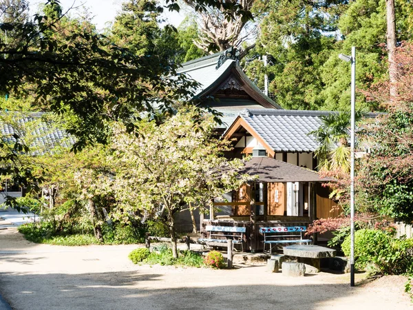 Shikokuchuo, Ehime Bölgesi, Japonya - 12 Nisan 2018 Sankakuji 'de, Shikoku hacının 65 numaralı tapınağı