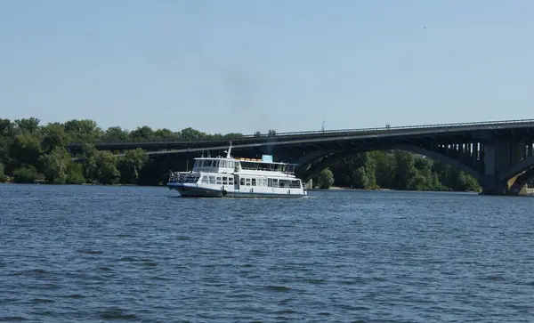 Barco Motor Río Dnepr —  Fotos de Stock