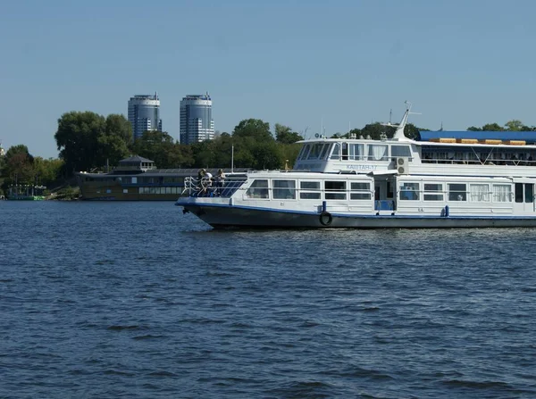 Моторний Корабель Дніпро — стокове фото