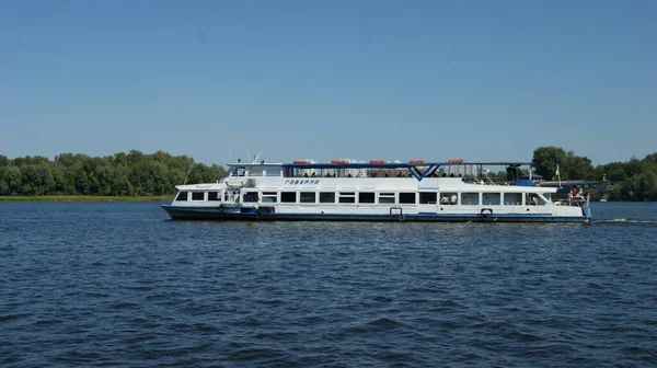 Motorschip Dnepr River — Stockfoto