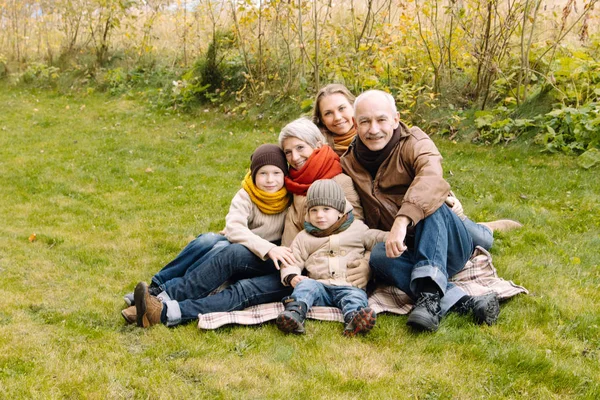 Multi Geração Família Amigável Família Feliz Avó Avô Filha Dois — Fotografia de Stock