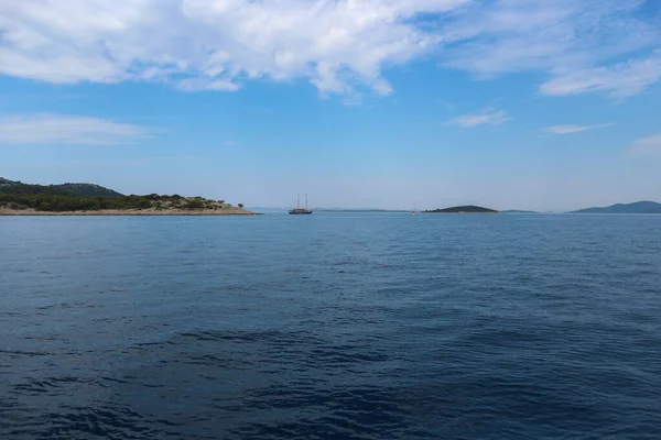 Hırvatistan 'ın orta Dalmaçya kentinde yer alan küçük adalar, atoleler ve kayalarla dolu Vrgada adası yakınlarındaki güzel Adriyatik kıyıları
