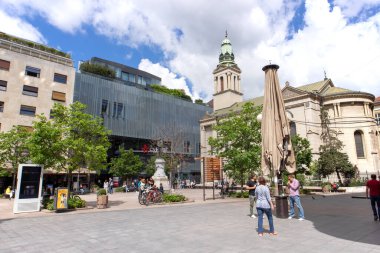 Zagreb, Hırvatistan-2 Mayıs 2020: Yaşam normale dönüyor ve Hırvatistan korona virüsü kısıtlamalarını gevşetiyor