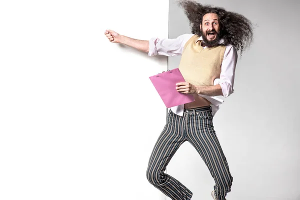 Jumping nerd pointing an empty board — Stock Photo, Image