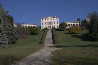 Villa Negri Piovene, İtalya 'nın Vicenza eyaletinde Bassano del Grappa yakınlarında Mussolente' de bulunan seçkin bir 18. yüzyıl Venedik villasıdır. Mimar Antonio Gaidon tarafından tasarlandı ve 1763 yılında tamamlandı.
