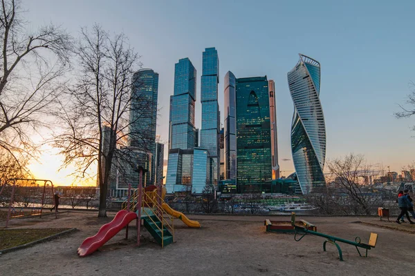 Moskwa Rosja Kwietnia 2018 Plac Zabaw Pobliżu Moskwy Zachodzie Słońca — Zdjęcie stockowe